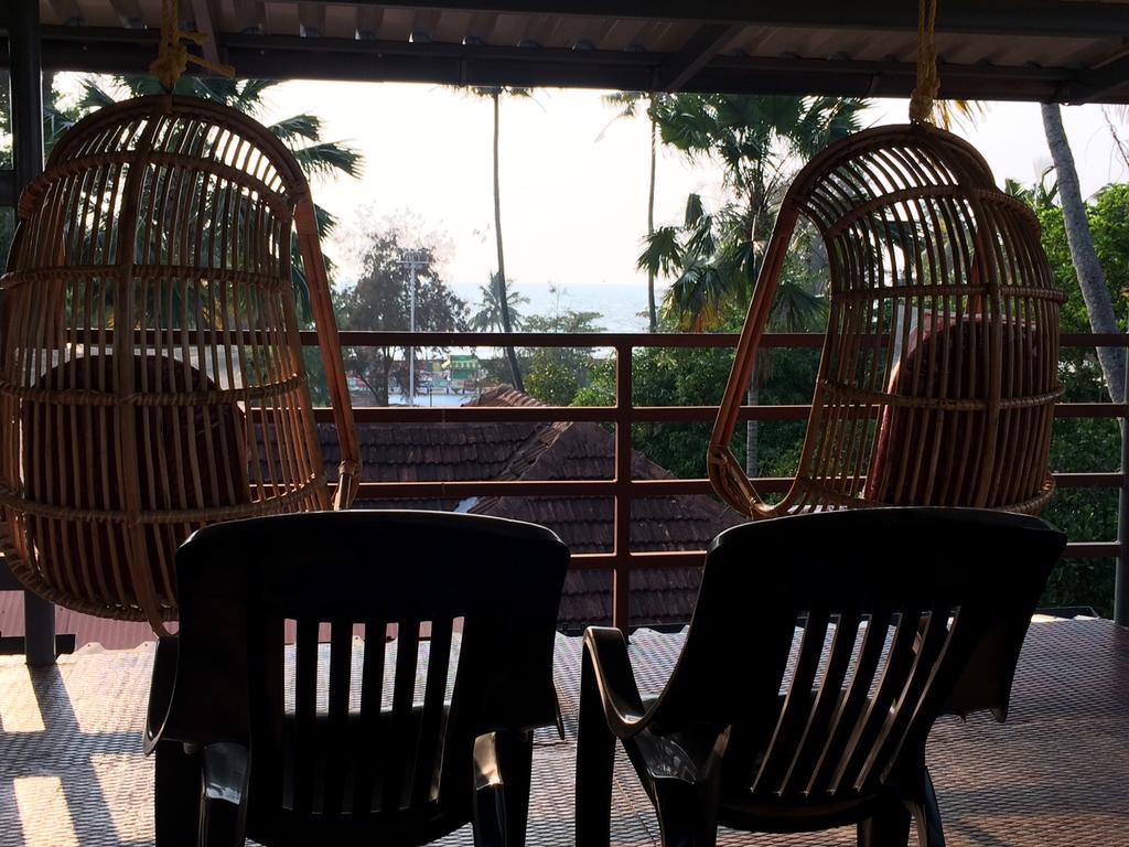 Thoms Beach Homestay アーラップーザ県 エクステリア 写真