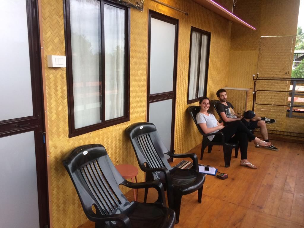 Thoms Beach Homestay アーラップーザ県 エクステリア 写真