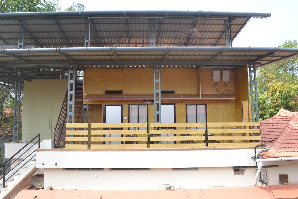 Thoms Beach Homestay アーラップーザ県 エクステリア 写真