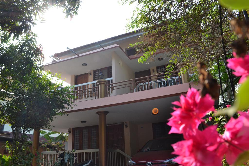 Thoms Beach Homestay アーラップーザ県 エクステリア 写真
