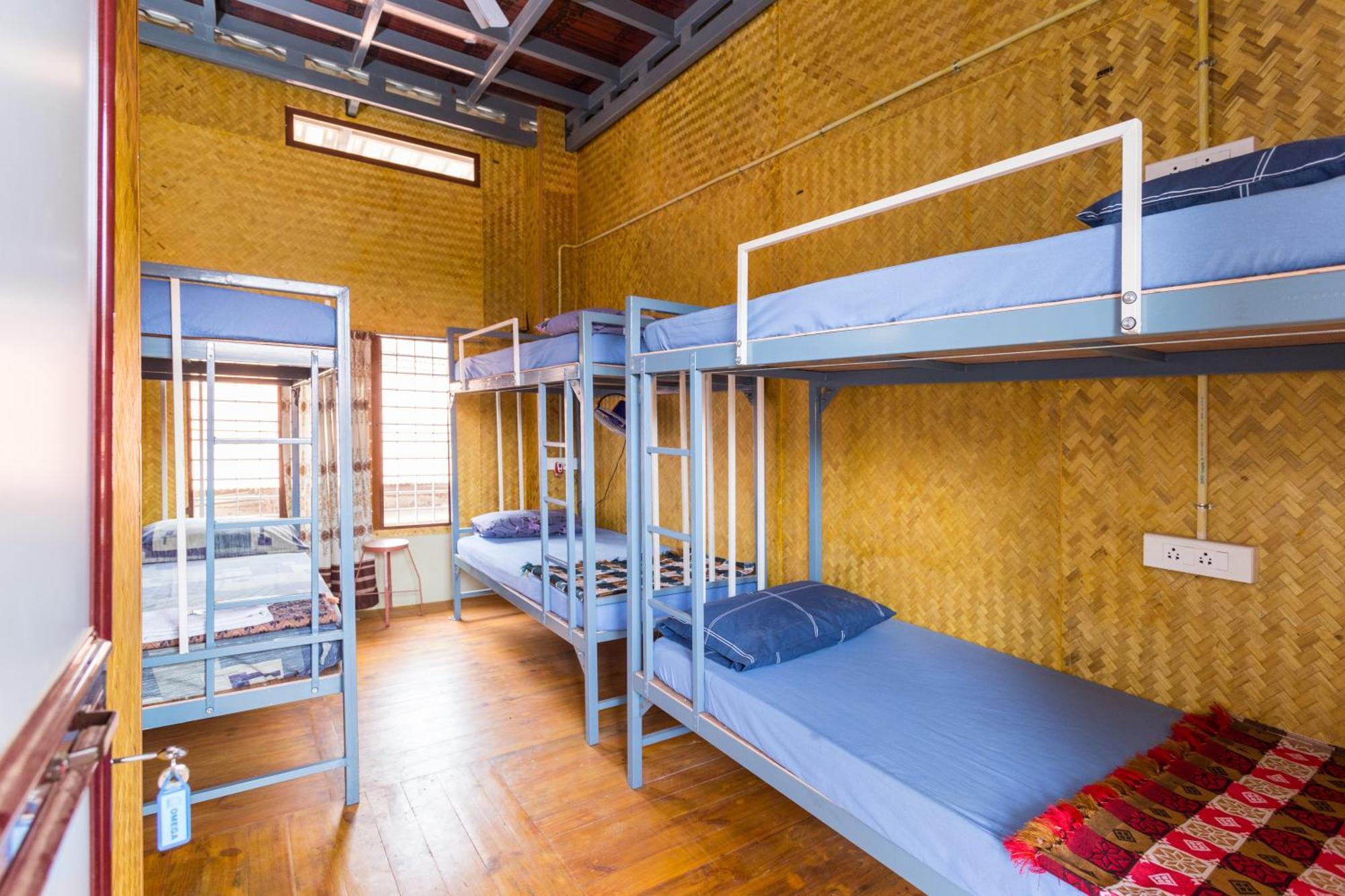 Thoms Beach Homestay アーラップーザ県 エクステリア 写真