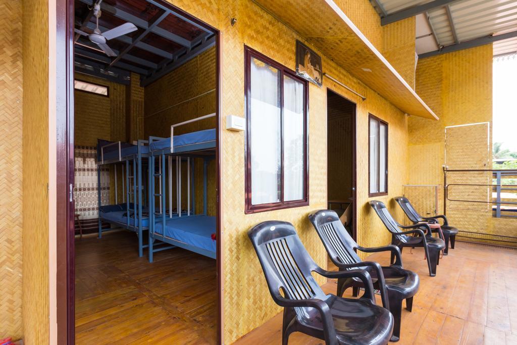 Thoms Beach Homestay アーラップーザ県 エクステリア 写真